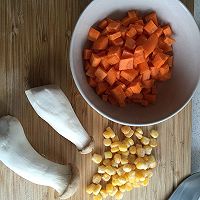 杏鲍菇彩色焖饭的做法图解1