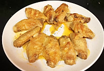#太太乐鲜鸡汁玩转健康快手菜#咸蛋黄焗鸡翅的做法