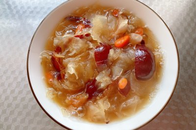一款健康甜品—银耳红枣羹