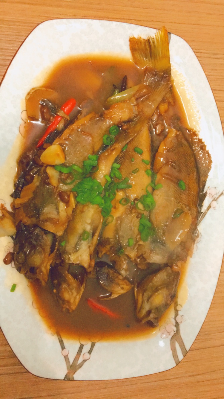 Braised silver carp with sauce