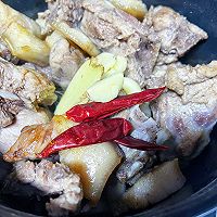 #葱伴侣豆瓣酱能蘸善炒#酱香猪大骨的做法图解5