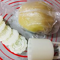 广式豆沙（蛋黄）月饼的做法图解5