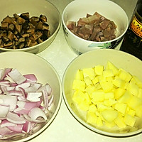 咸肉香菇土豆焖饭的做法图解2