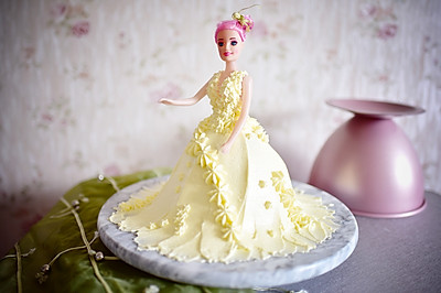 婚纱裱花娃娃蛋糕
