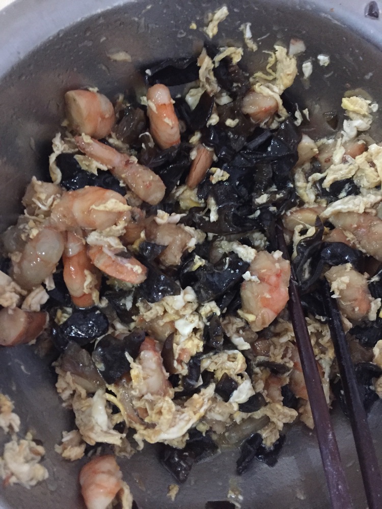 虾仁馅饺子的做法图解1