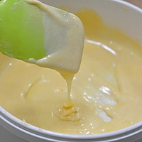 酥香松软的奶黄流心月饼的做法图解3