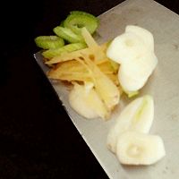 东北酸菜大骨头的做法图解5