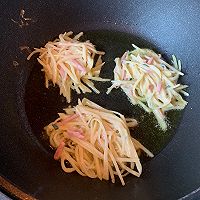 #一起加油，我要做A+健康宝贝#免揉面简单快手土豆火腿饼的做法图解7