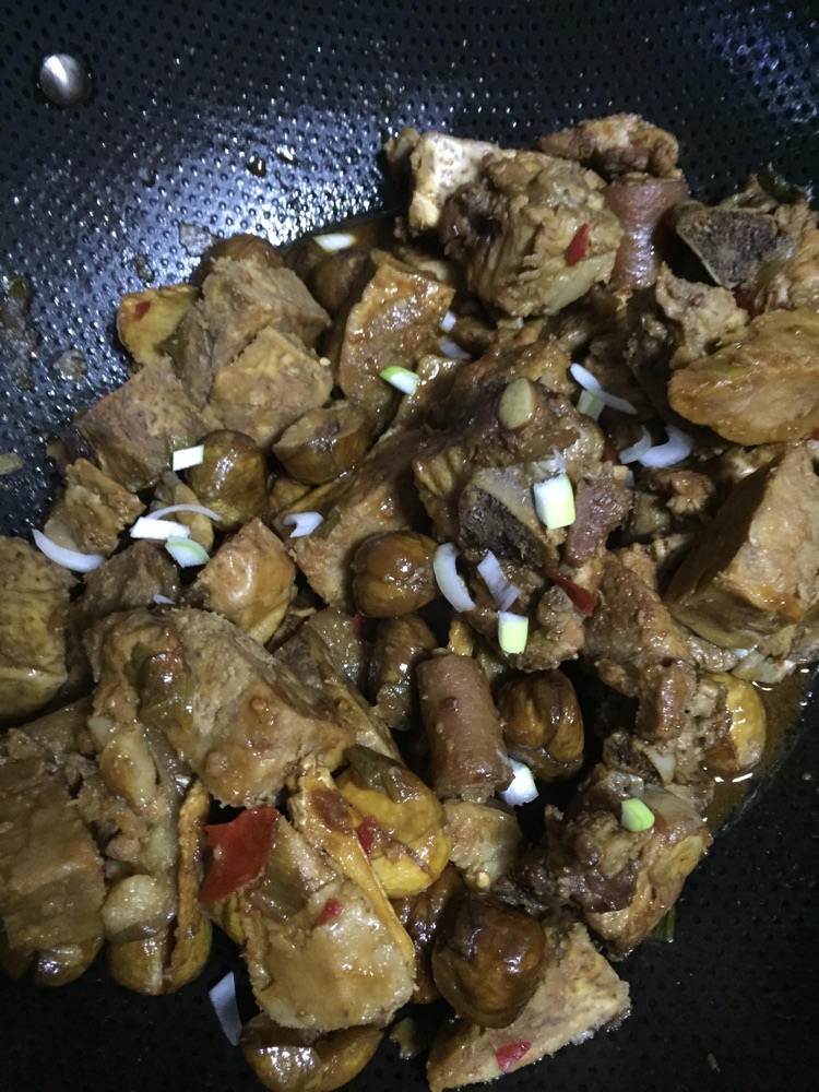 芋头栗子炖排骨的做法图解6
