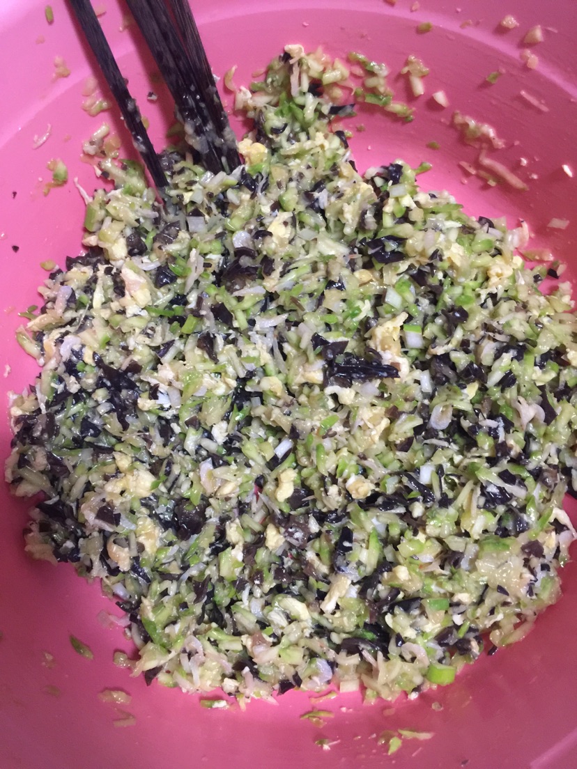 西葫芦虾皮水饺的做法图解2