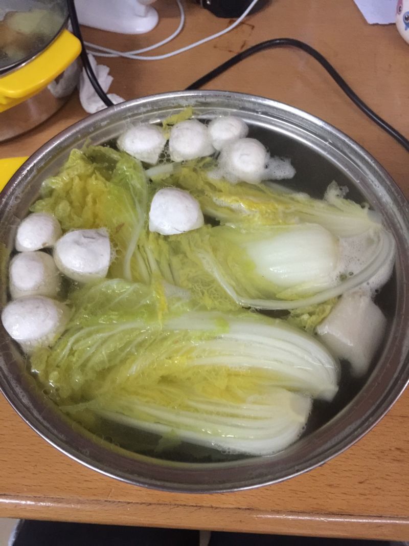 寝室排骨娃娃菜蘑菇汤