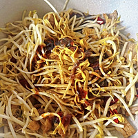 豆芽炒千张的做法图解3