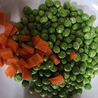 家常菜—豌豆炒墨鱼的做法图解1