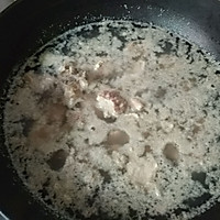 笋干莲藕排骨汤的做法图解2