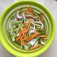 （易学版）三色小炒的做法图解1