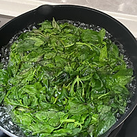 口蘑鸡腿青酱意面的做法图解2