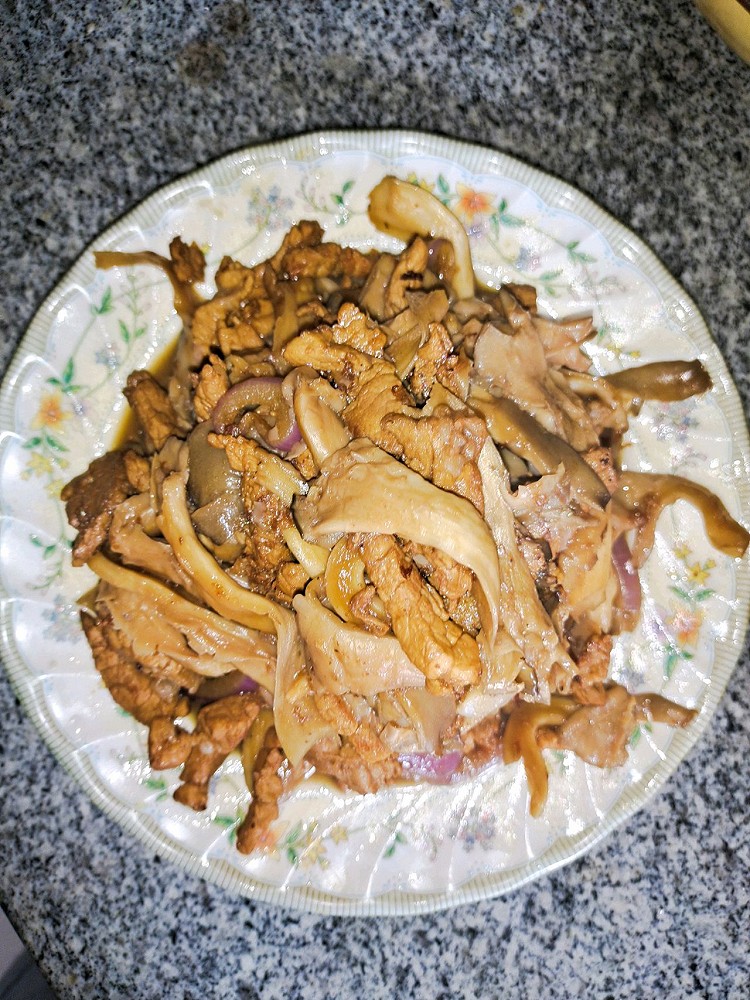 蘑菇炒肉的做法