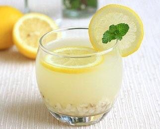 Qushi Yiren lemon drink