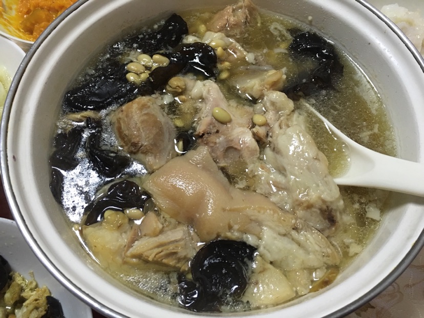 黄豆蹄膀汤的做法图解3