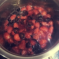 黑提蓝莓草莓酱的做法图解5