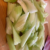 西芹百合炒虾仁的做法图解3