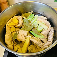 根本停不下来的家常版干锅肥肠土豆片！！的做法图解1