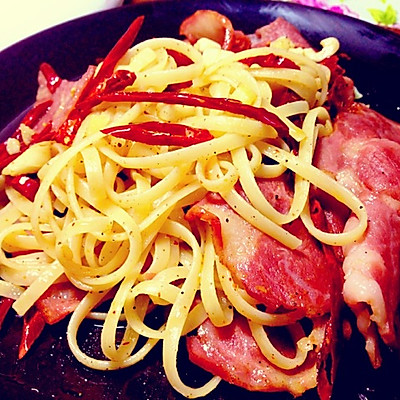 热辣培根意面