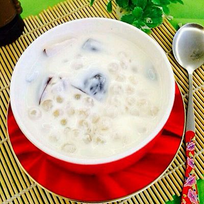 酸奶黑布林西米露