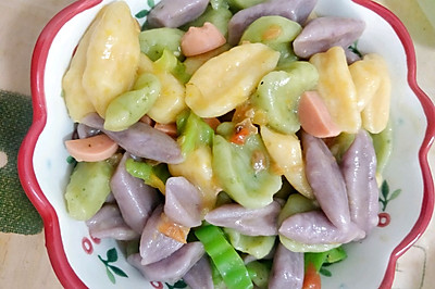 爱吃面食的看过来嚼劲十足的三彩剪刀面