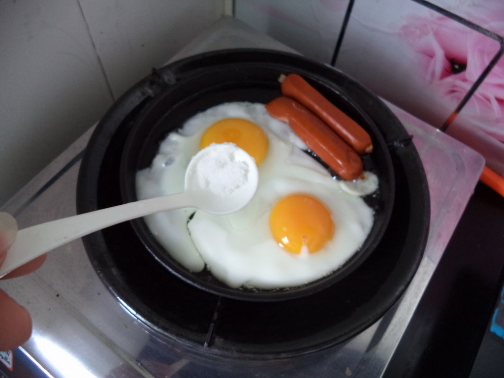 铁板黑椒肠仔鸡蛋怎么做_ 铁板黑椒肠仔鸡蛋的做法_紫韵千千_豆果美食