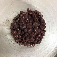 红豆奶茶的做法图解1