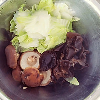 香菇炖白菜的做法图解1