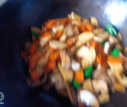 茭白红萝卜炒肉片的做法