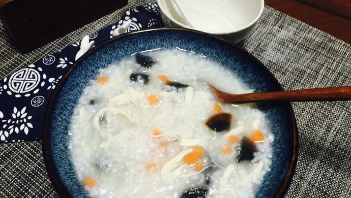 胡萝卜鸡丝皮蛋粥