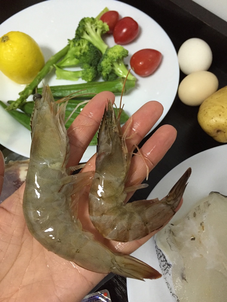 锡纸烤虾，串虾烤箱版（快手菜）的做法图解1
