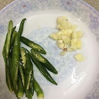 手撕杏鲍菇炒鸡蛋的做法图解1