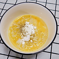 青椒千张丝+金针菇蒸蛋+白菜鱼饼汤的做法图解4