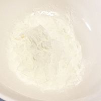 咸蛋黄小龙虾蛋饼的做法图解4