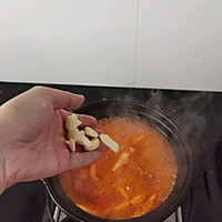泡菜海鲜菌菇煲的做法图解5