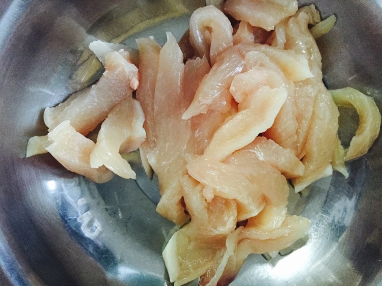 鸡胸肉土豆片的做法图解1