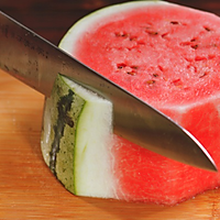 西瓜的3种吃法：西瓜蛋糕/西瓜魔方/爪爪冰棒的做法图解7