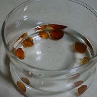 银耳莲子红枣皂角桃胶羹的做法图解4