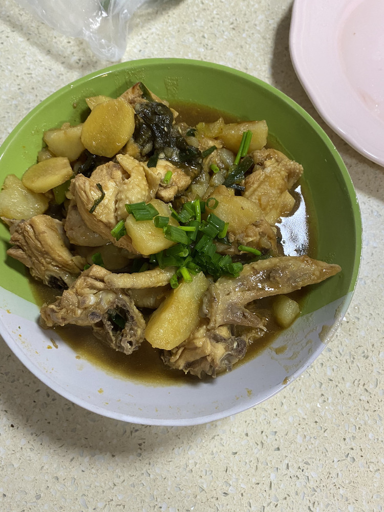 杨咩咩土豆烧鸡的做法