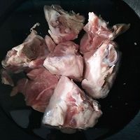 筒子骨藕汤的做法图解1