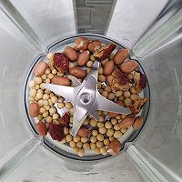 红枣花生豆浆的做法图解2