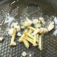 家常菜～春笋莴苣炒腊肠的做法图解10