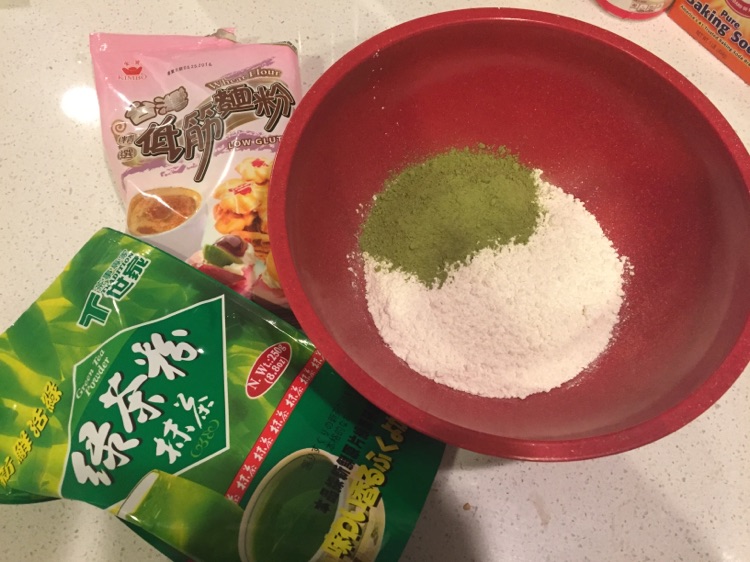 抹茶千层蛋糕的做法图解1