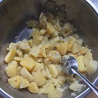 炸土豆丸子的做法图解3