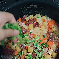 土豆腊肠焖饭的做法图解12