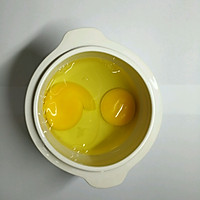 蜂蜜奶香蒸蛋的做法图解1